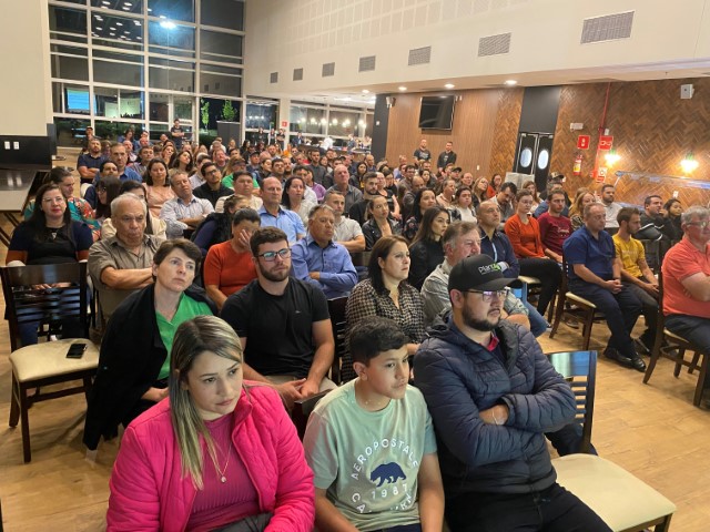 SICREDI PLANALTO DAS ÁGUAS: Assembleia no Distrito de Entre Rios reúne aproximadamente 300 pessoas