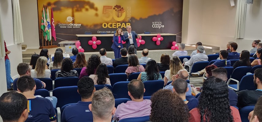 8 DE MARÇO: A secretária da Mulher, Leandre Dal Ponte, prestigia evento de celebração do Dia da Mulher no Sistema Ocepar
