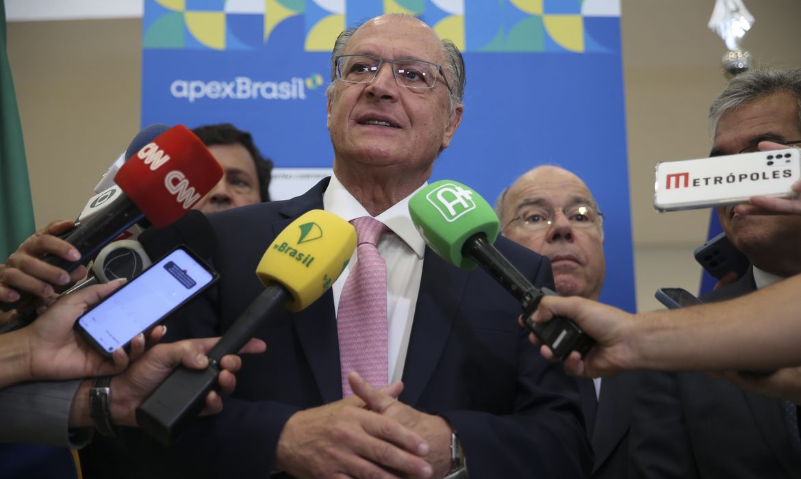 ECONOMIA: Novo arcabouço fiscal considerará superávit e dívida, diz Alckmin