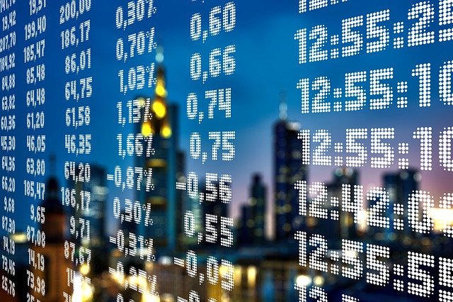 MERCADO FINANCEIRO Bolsa cai para menor nível desde agosto com crise no Credit Suisse; dólar encosta em R$ 5,3