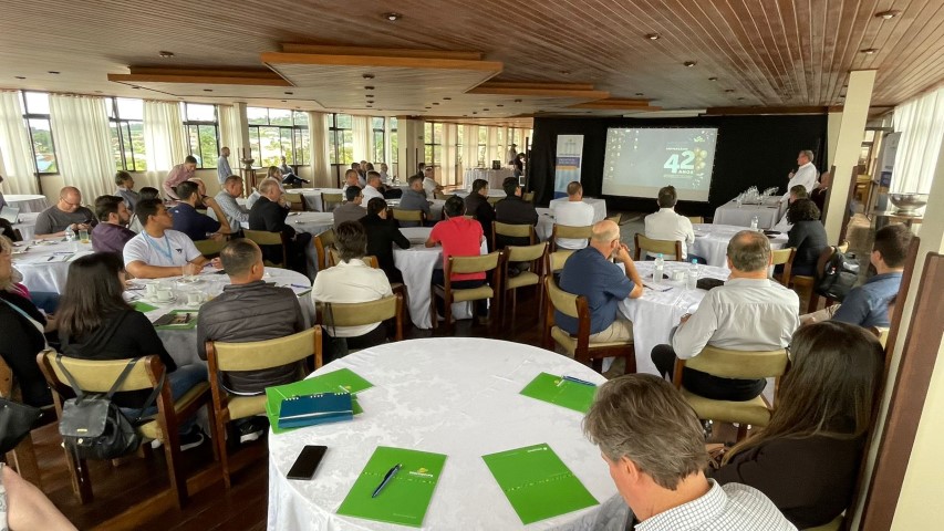 PRÉ-ASSEMBLEIAS I: Reunião com lideranças cooperativistas do Centro-Sul é realizada em Castro, com 80 participantes