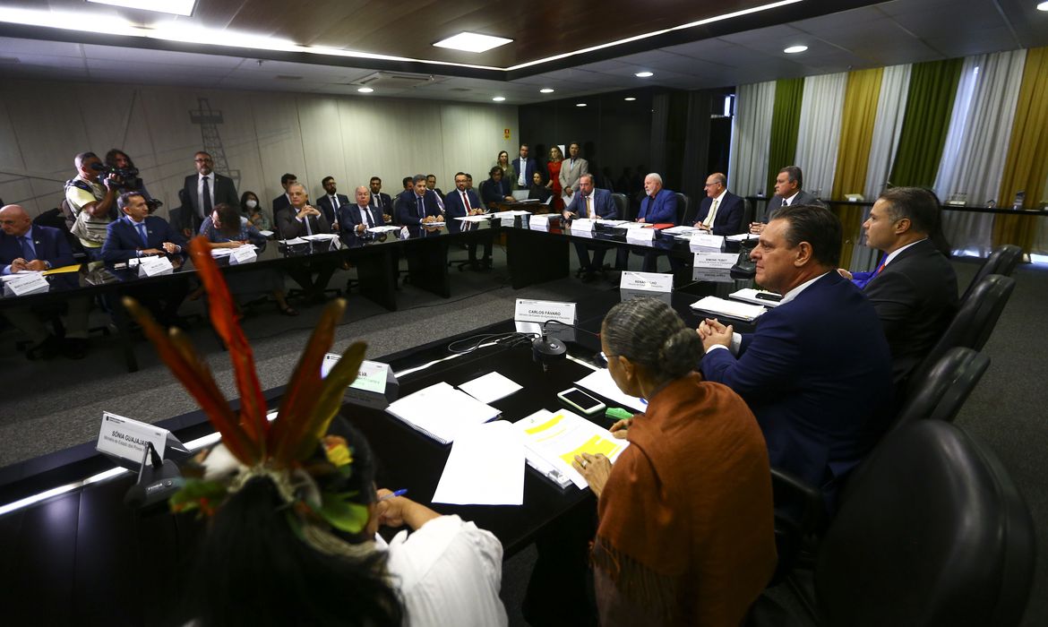 COMBUSTÍVEL: Mistura de biodiesel ao diesel passa a ser de 12% a partir de abril