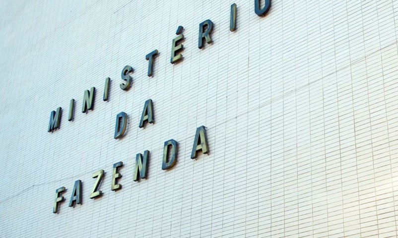 ECONOMIA I: Fazenda reduz previsão oficial de crescimento do PIB para 1,61%