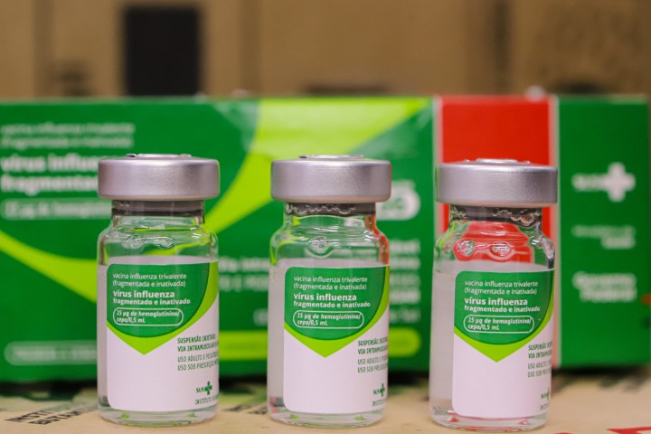 SAÚDE: Paraná recebe as primeiras doses de vacinas para a nova campanha contra a gripe