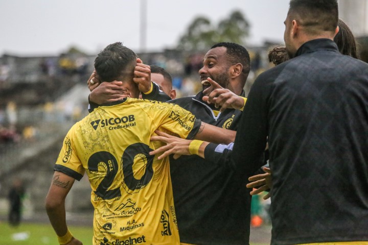 SICOOB CREDICAPITAL: Na torcida pelo FC Cascavel