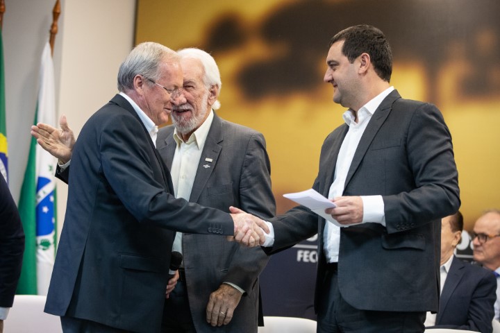 AGO I: José Roberto Ricken é reeleito presidente da Ocepar 