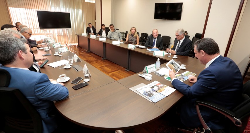 AGRICULTURA E ABASTECIMENTO I: Em Brasília, Paraná discute prevenção da influenza aviária e abertura de mercado para proteínas animais