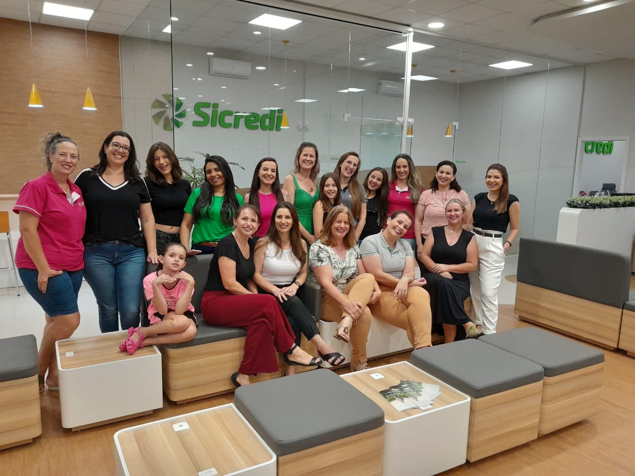 SICREDI VALE DO PIQUIRI: Comitê Mulher realiza diversas ações