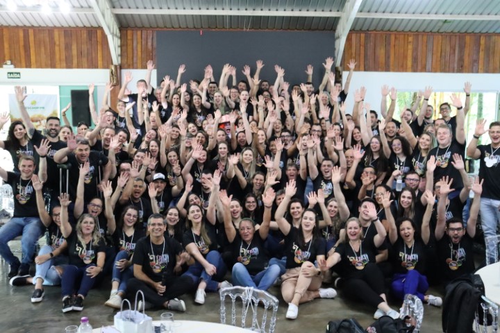 UNIPRIME PIONEIRA: Fórmula UAU de Encantamento é tema de Convenção de Colaboradores 