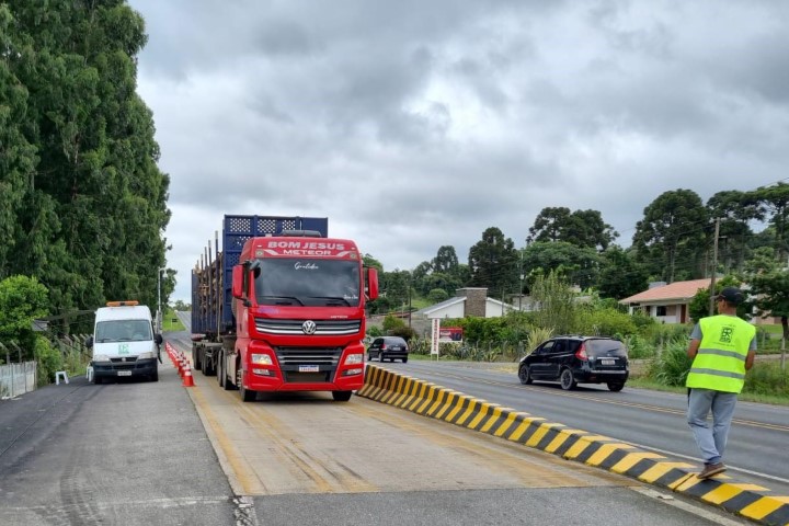 INFRAESTRUTURA: Estado reforça fiscalização de cargas com excesso de peso no Litoral, RMC e Sul