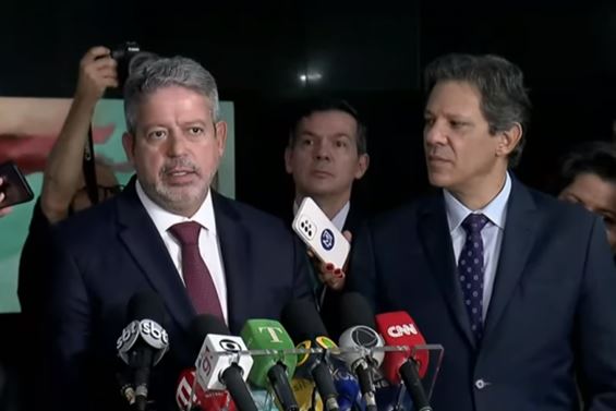 LEGISLATIVO: Lira recebe projeto com novas metas ficais no Planalto e prevê votação até 10 de maio