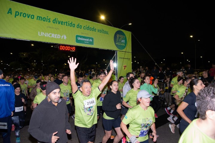 UNIMED CURITIBA: Corrida Noturna reuniu mais de 5 mil pessoas