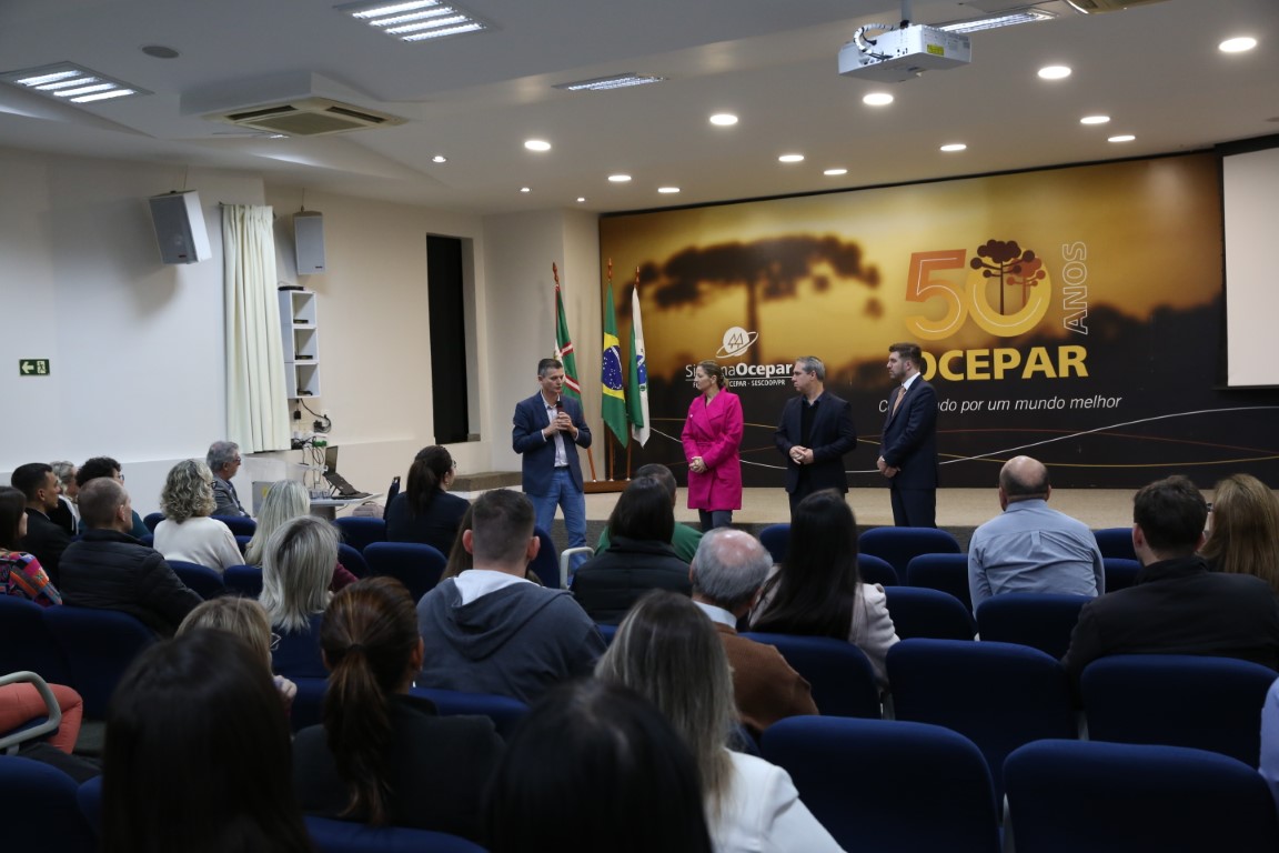 QUALIFICAÇÃO: Colaboradores de cooperativas recebem certificados de especialização em direito e processo tributário