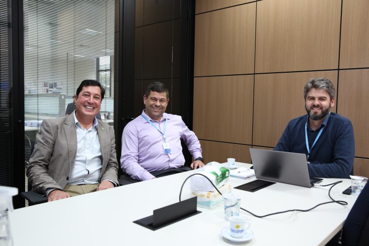 VISITA: Presidente da Copinterv recebe informações sobre estrutura e programas do Sistema Ocepar