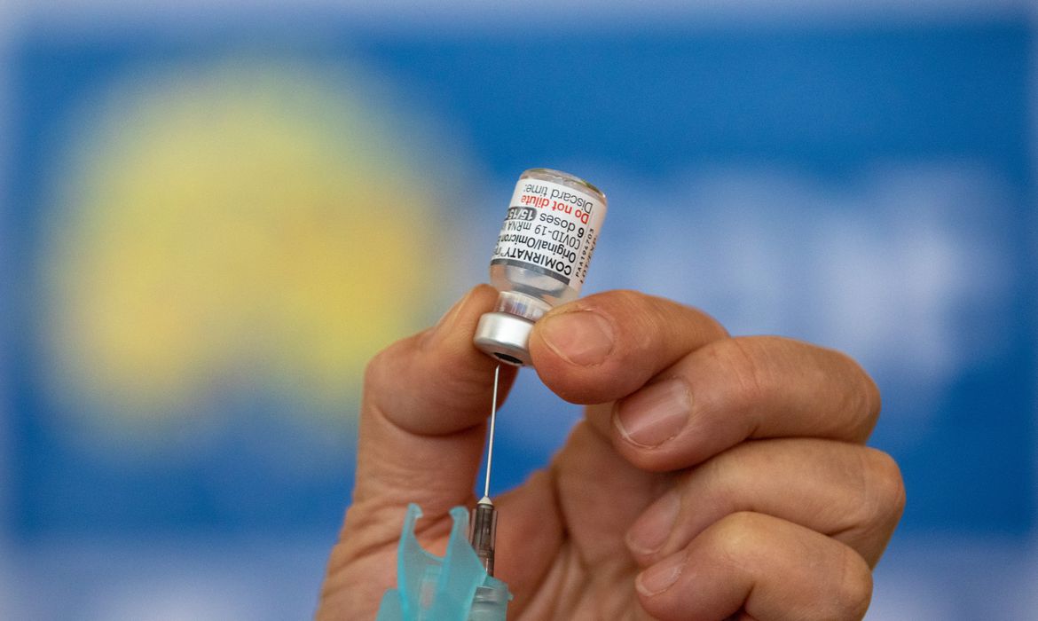 COVID-19 III: Governo amplia vacina bivalente para todos acima de 18 anos