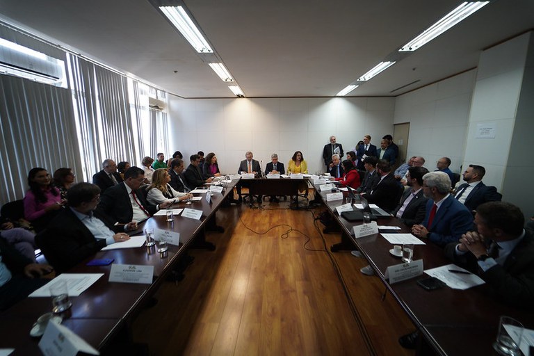MAIS ALIMENTOS: Governo traça política de incentivo à produção de máquinas para agricultura familiar
