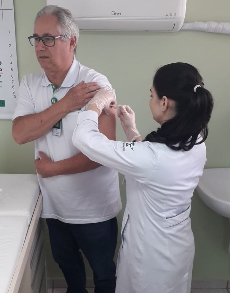 SAÚDE: Unimed Ponta Grossa inicia vacinação contra gripe em colaboradores e cooperados