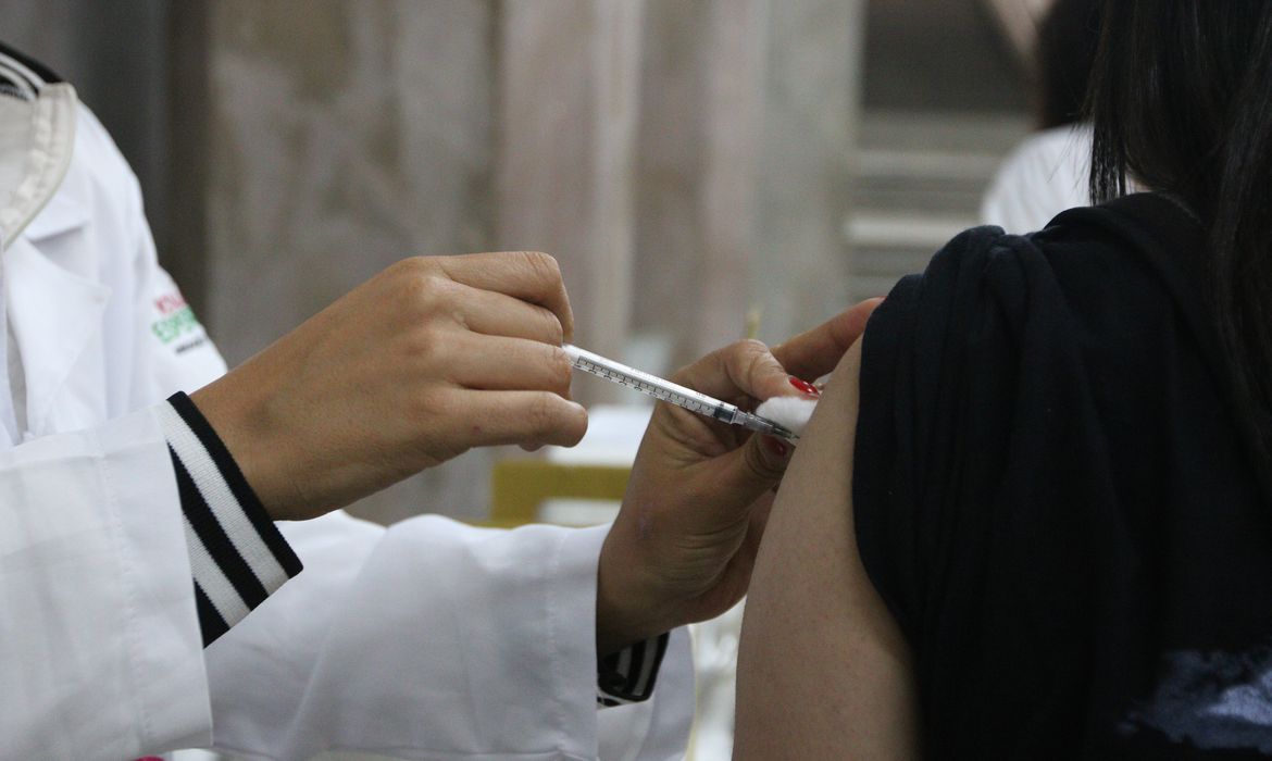 COVID-19: Brasil tem 16 milhões de vacinados com dose bivalente contra Covid-19