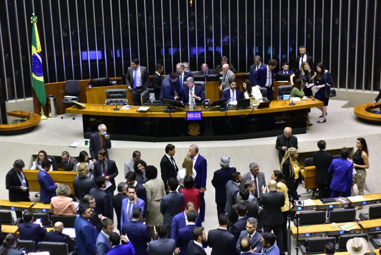 LEGISLATIVO: Câmara aprova urgência para projeto do novo arcabouço fiscal