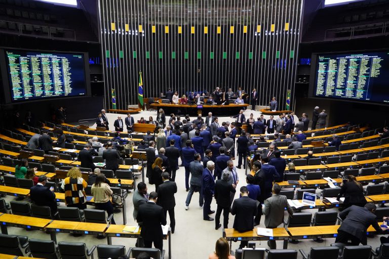 LEGISLATIVO: Câmara aprova texto-base do projeto do arcabouço fiscal; votação prossegue nesta quarta-feira