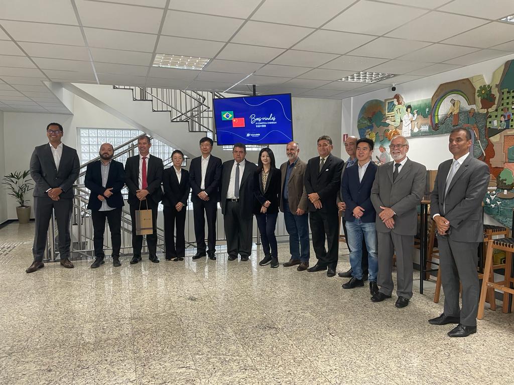 INTERCÂMBIO: Empresa chinesa líder em energia renovável visita a Casa do Cooperativismo
