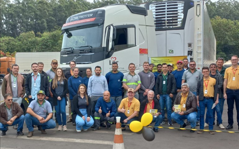 AGRO: Lar promove ação alusiva ao Maio Amarelo para incentivar boas práticas no trânsito 
