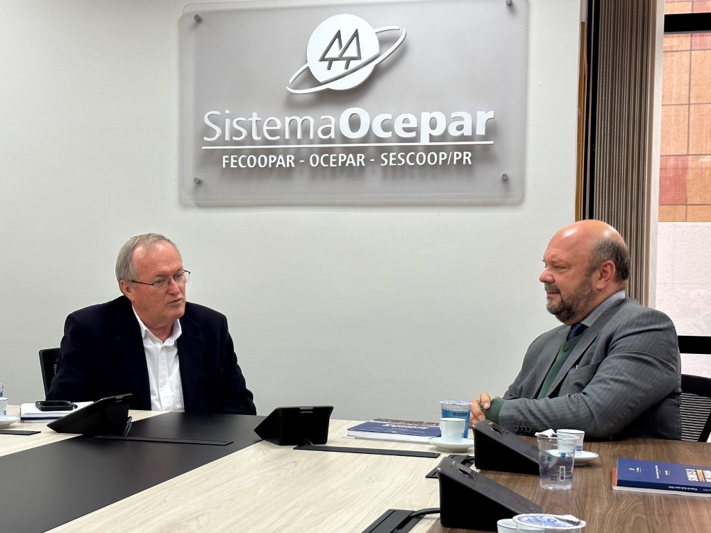 EDUCAÇÃO: Reitor e vice-reitora da UFPR visitam a sede do Sistema Ocepar