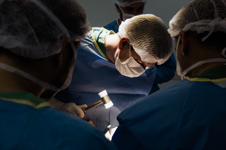 SAÚDE: HGU realiza primeira artroplastia total de tornozelo em Ponta Grossa