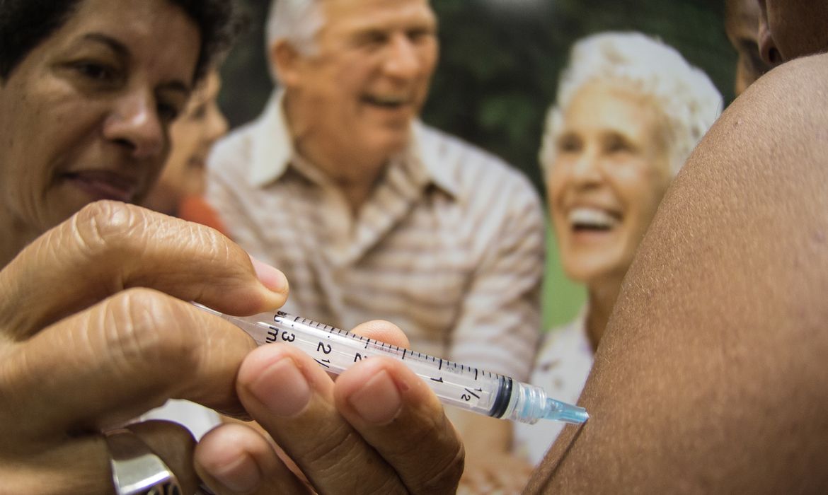 INFLUENZA: Campanha contra gripe imuniza 40% do público-alvo no país