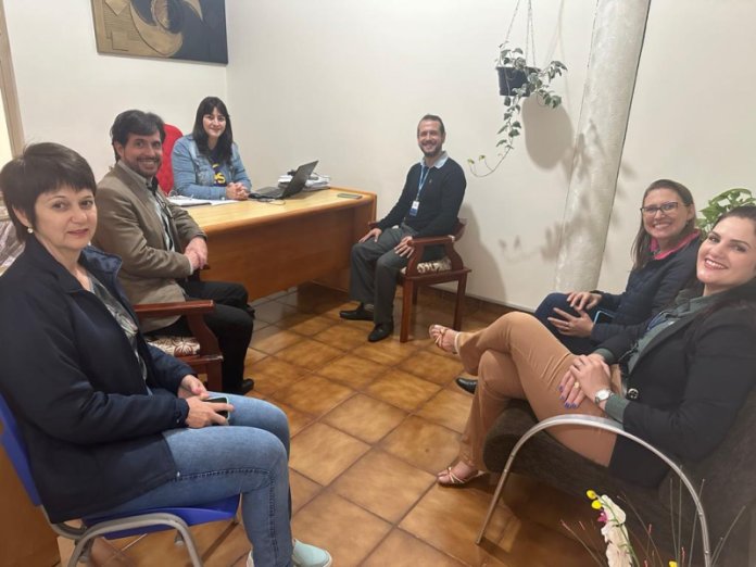 EDUCAÇÃO COOPERATIVA: Secretaria de Educação e Cultura de Nova Santa Rosa recebe a visita dos coordenadores do Cooperjovem