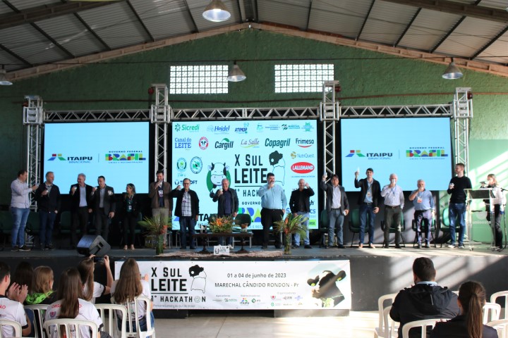 AGRO: Copagril marca presença no 10º Simpósio Sul Leite