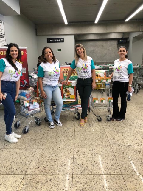 DIA DE COOPERAR: Cooperativas de Londrina iniciam ação do Dia C, arrecadando alimentos 