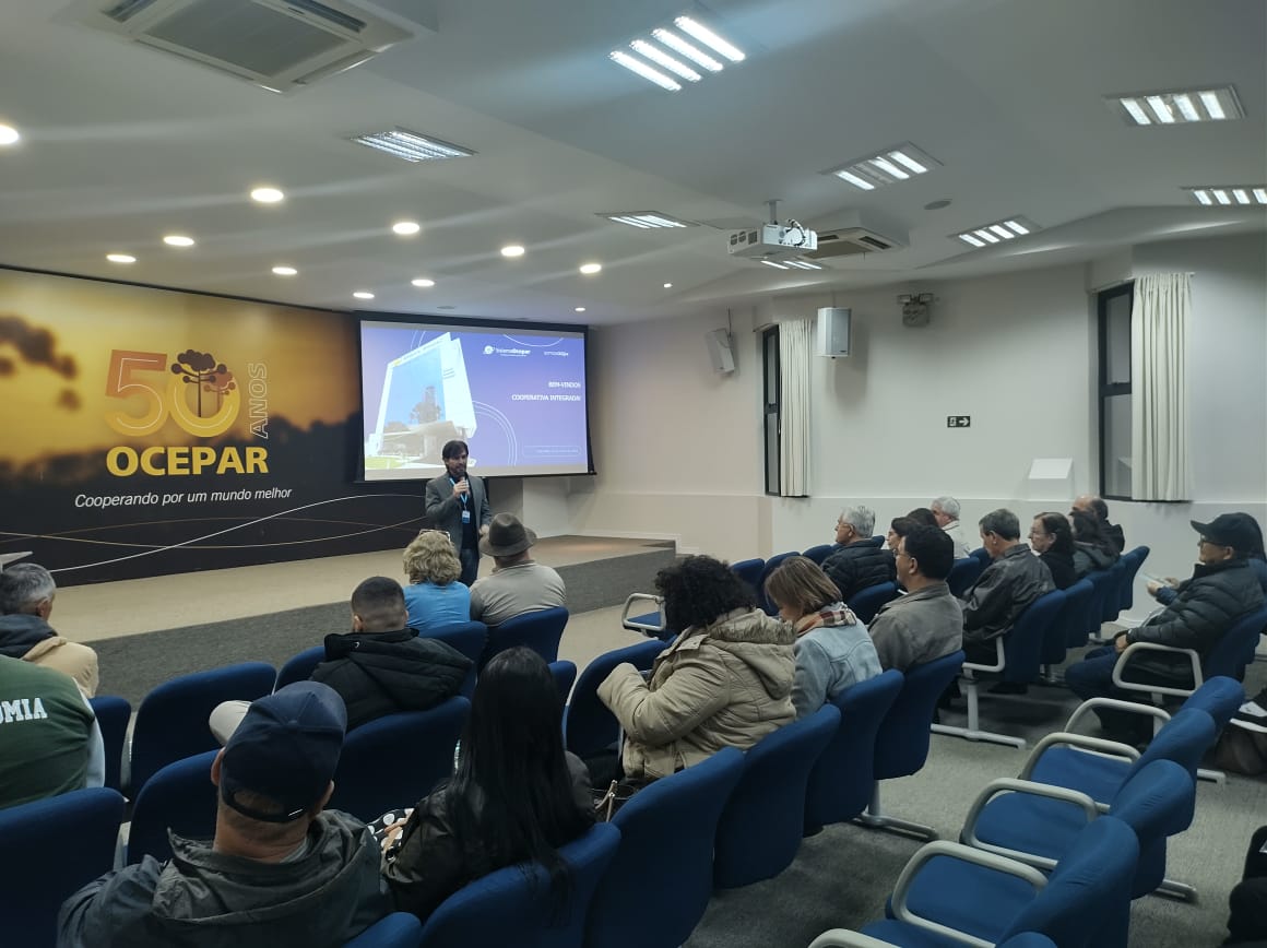 VISITA: Cooperados da Integrada da região de Maringá são recebidos na Casa do Cooperativismo Paranaense