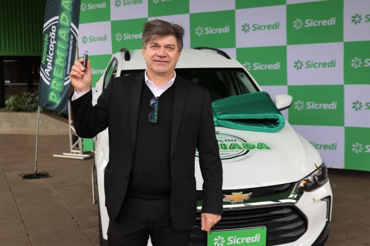 CRÉDITO: Associado da Sicredi Progresso de Toledo leva o primeiro carro 0 km da 2ª edição da Promoção Aplicação Premiada 