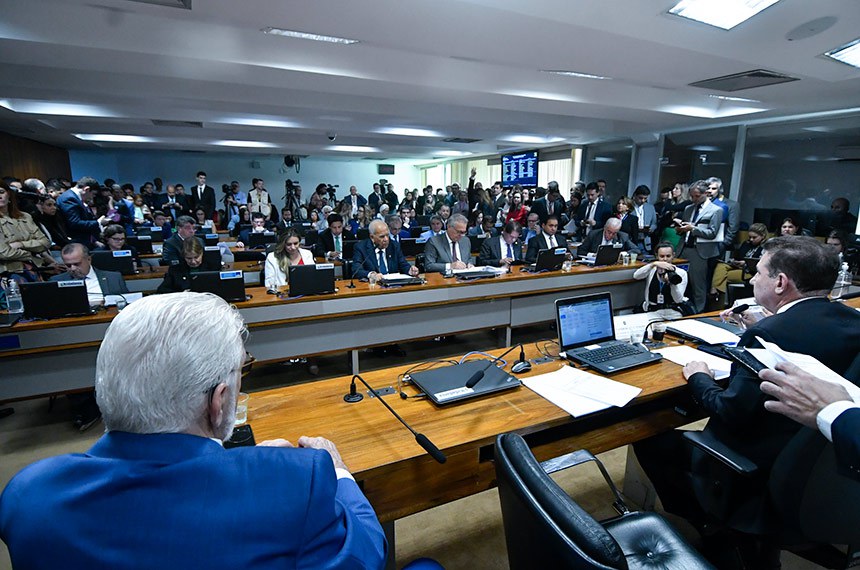 LEGISLATIVO II: Desoneração da folha é aprovada em turno suplementar e vai à Câmara