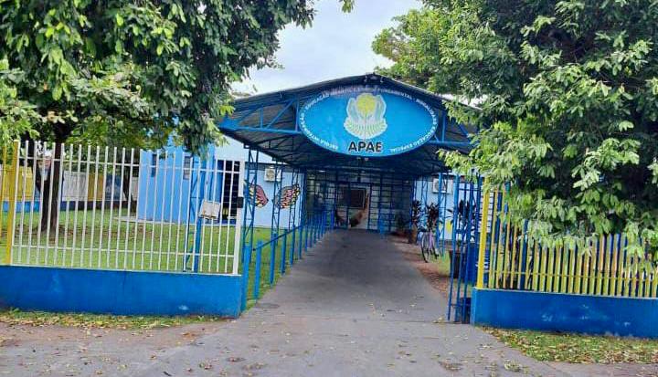 AGRO: Apae em Floresta recebe sistema de energia solar doado pela Cocamar 
