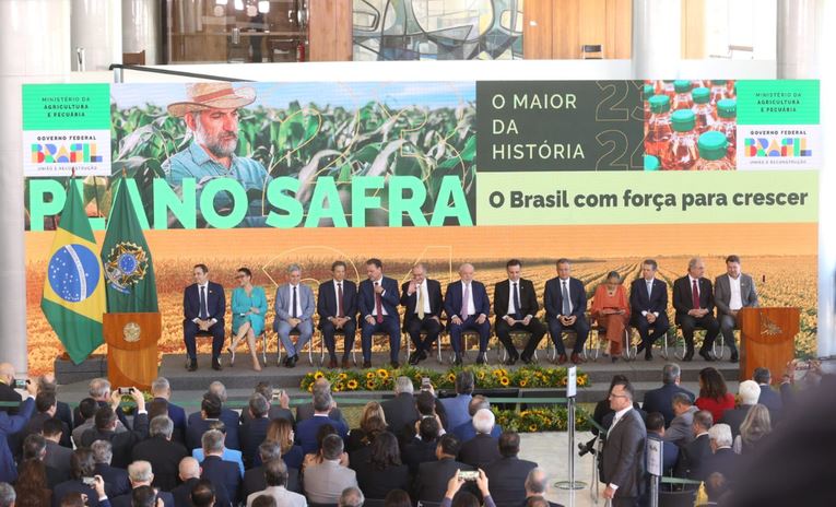 ANÚNCIO: Plano Safra 2023/24 amplia volume de crédito, mas mantém juro 