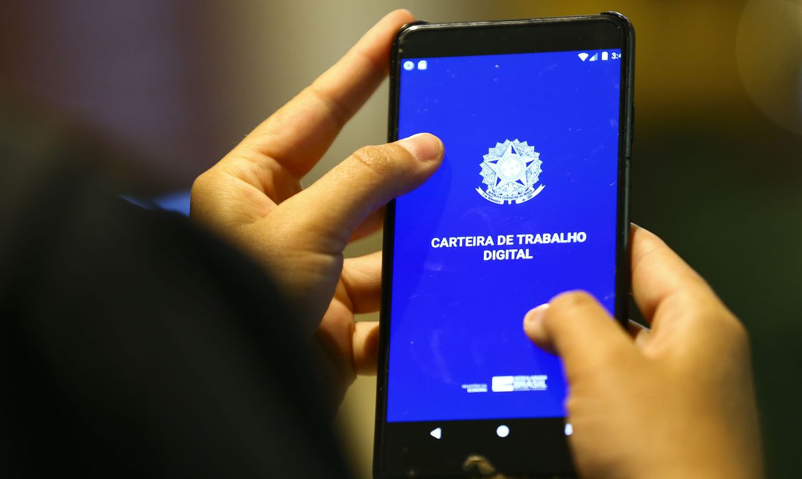 CAGED I: Brasil registra 155 mil empregos formais em maio
