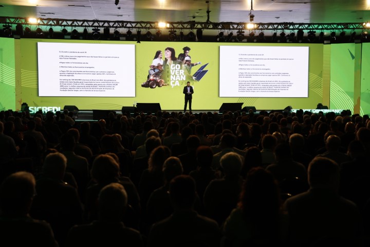 CRÉDITO: Summit de Governança do Sicredi reúne líderes e especialistas em Foz do Iguaçu (PR)