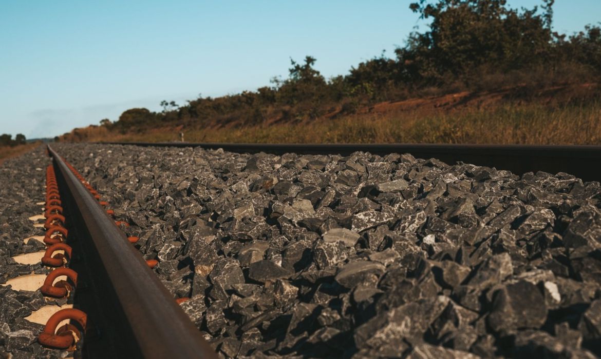 INFRAESTRUTURA: Presidente defende investimento em ferrovias