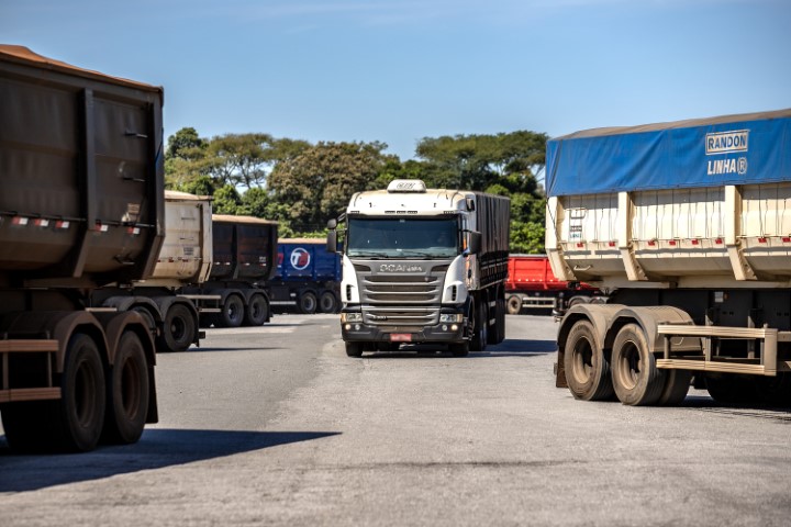 RECORDE:  Porto de Paranaguá recebe quase 2,5 mil caminhões de grãos e farelo em 24 horas
