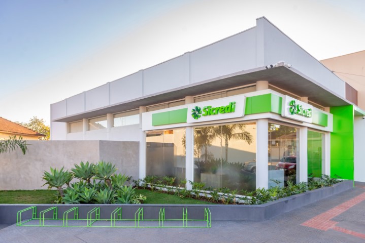CRÉDITO: Sicredi Dexis reinaugura agência de Jussara