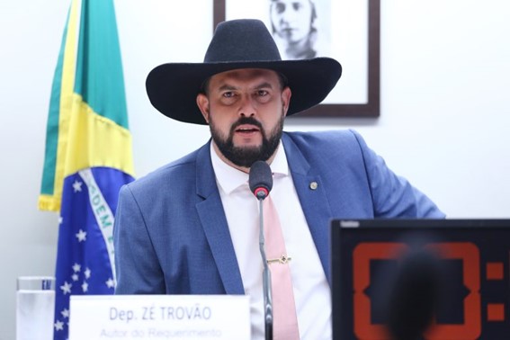 LEGISLATIVO: Projeto cria linha de crédito para caminhoneiro autônomo pagar IPVA e seguros