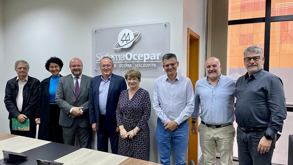 PARCERIA:  Aproximar o ambiente acadêmico das cooperativas é interesse da UFPR, afirma reitor em visita à Ocepar