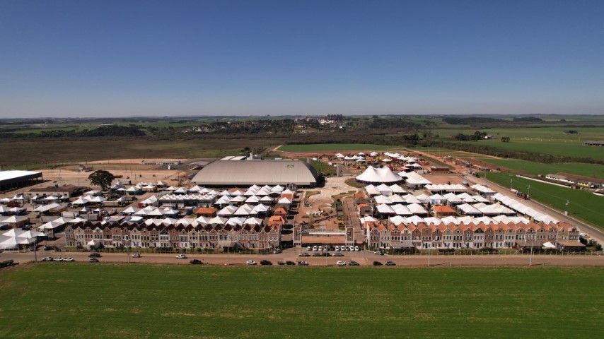 AGROLEITE 2023: Evento terá intensa agenda de fóruns e painéis; presidente do Sistema Ocepar prestigia a abertura, nesta terça-feira 
