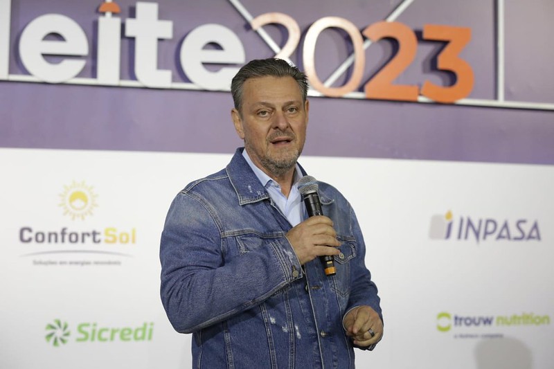 AGROLEITE 2023: Ministro da Agricultura anuncia compra de leite e extensão do período de plantio de soja