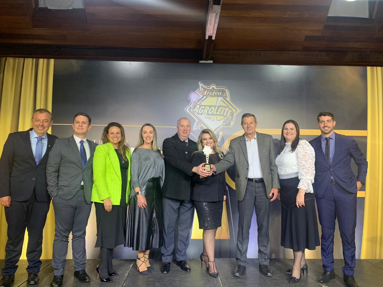 CRÉDITO: Sicredi ganha Troféu Agroleite na categoria melhor agente financeiro