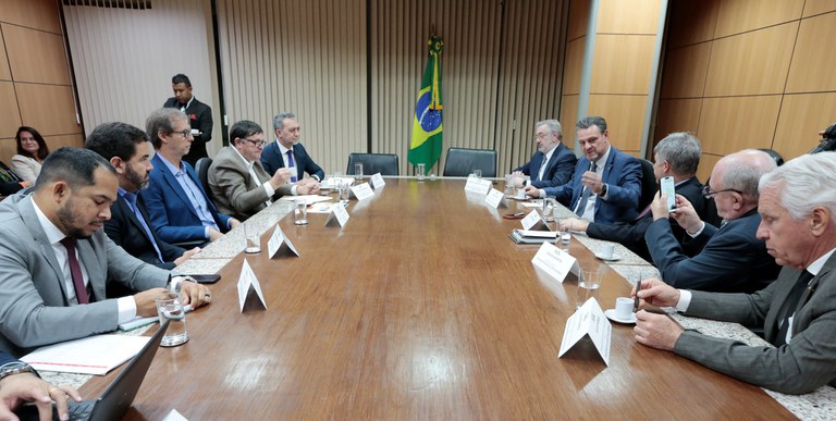 LEITE: Governo propõe criação de GT para discutir medidas de incentivo ao setor leiteiro