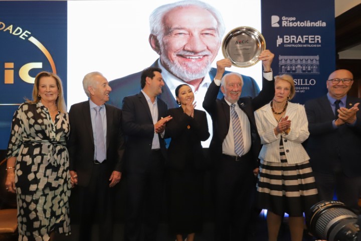 RECONHECIMENTO: Darci Piana é homenageado com o título Personalidade Aecic 2023