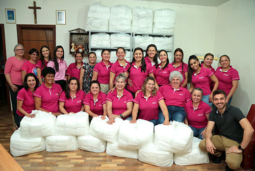 CRÉDITO: Comitê Mulher do Sicredi de Ubiratã entrega fraldas em ação do Dia C